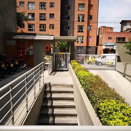 Apartamento Urbanizacion Capri, Cerca A Universidad De Antioquia Apartment